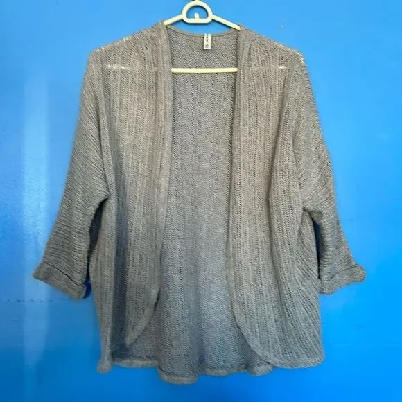 7 Day Wknd Women’s Gray Knit Shrug Sweater Size Medium | Open Front Layering - Picture 1 of 4